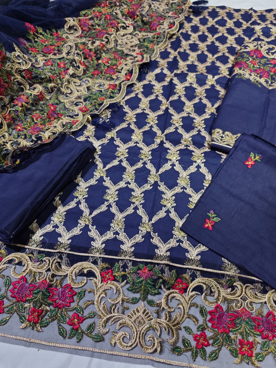 Iznik Eid collection