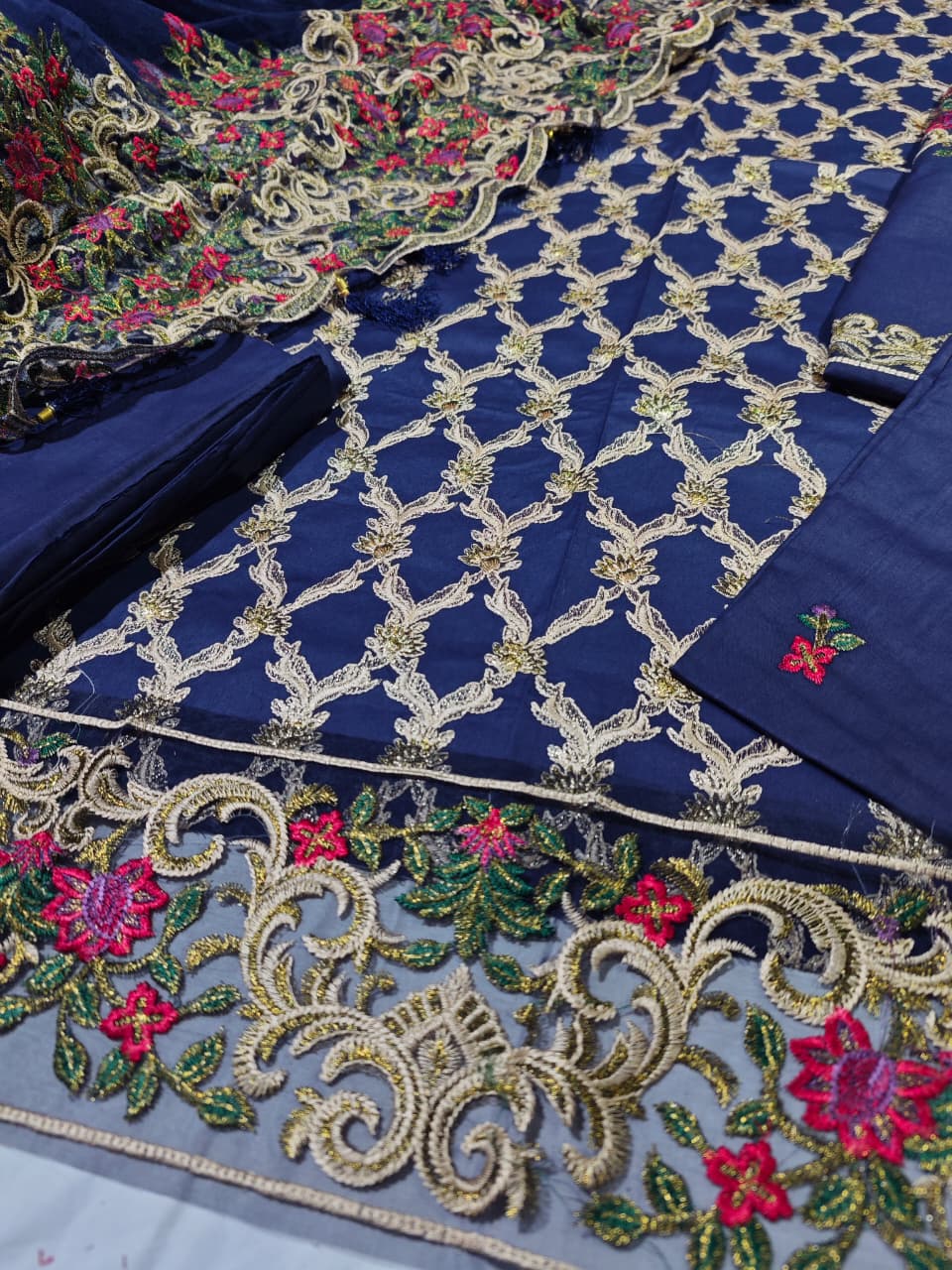 Iznik Eid collection