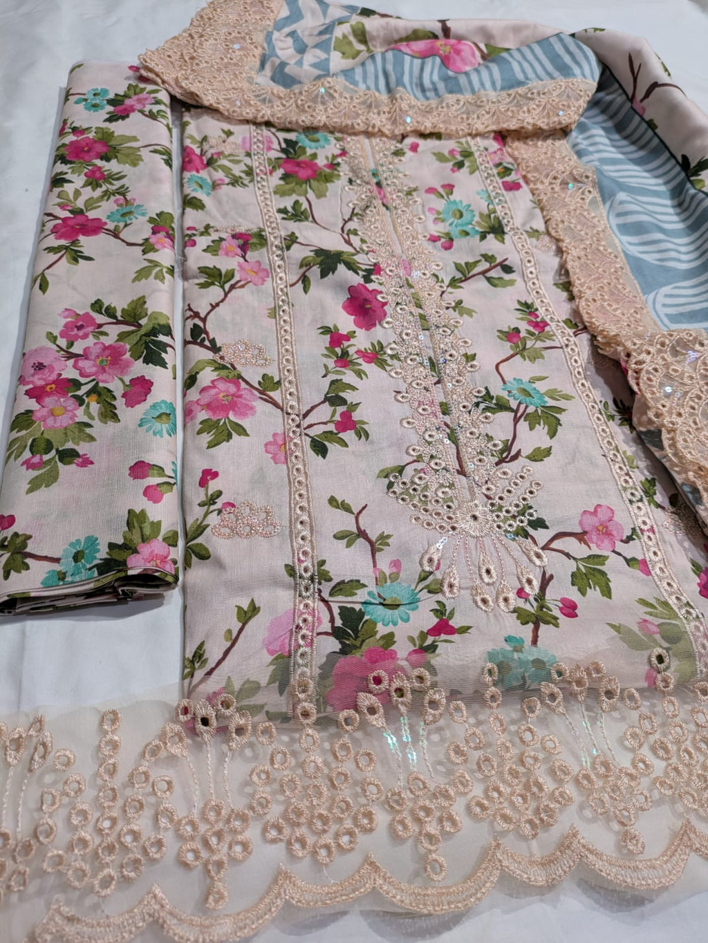 Iznik lawn dupatta