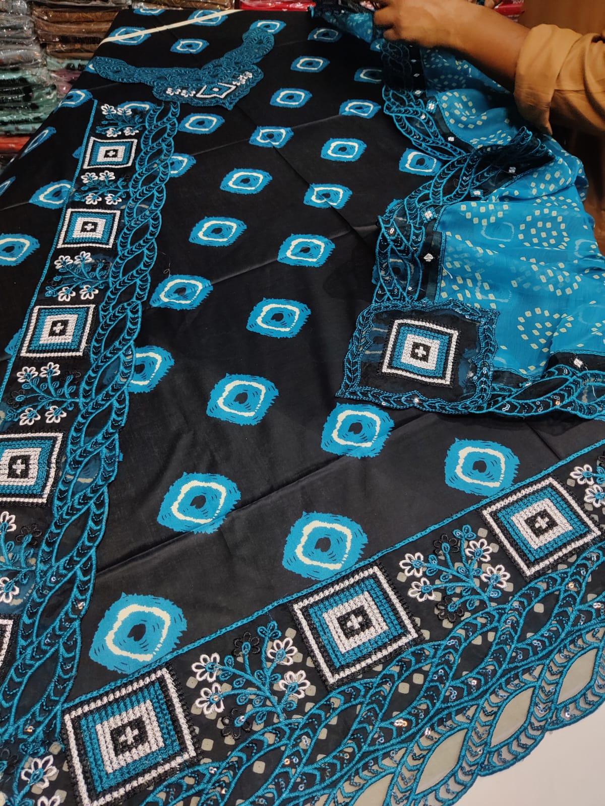 Chunri blue black
