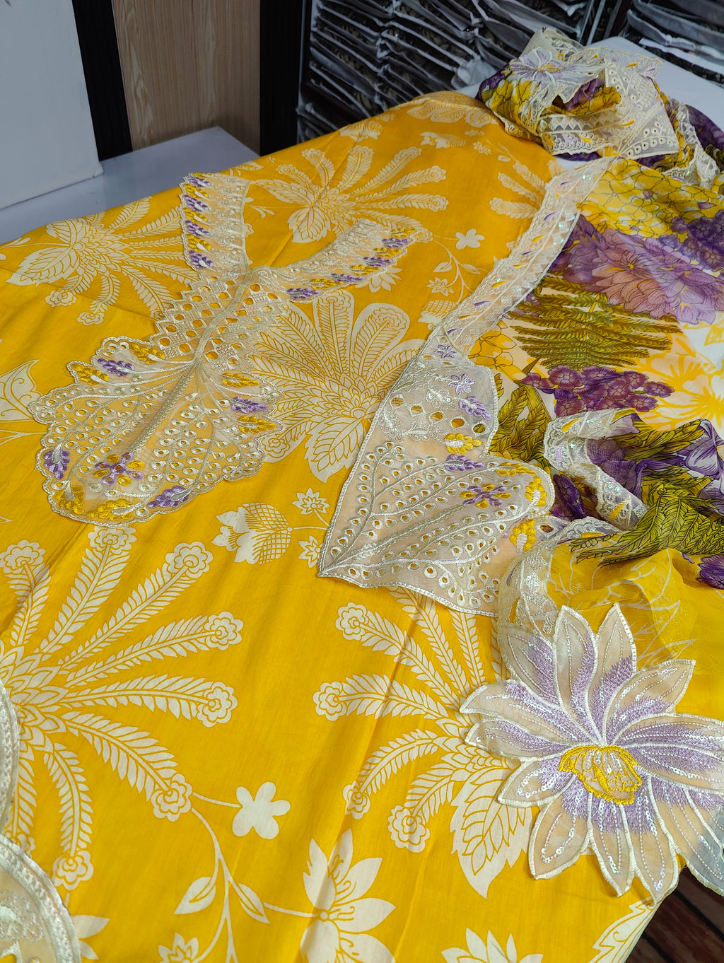 Naba yellow