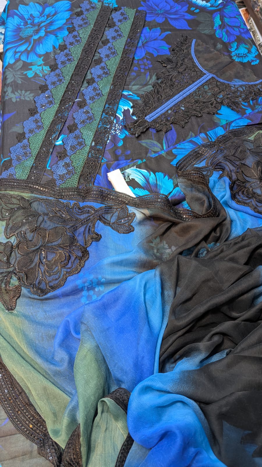 Iznik blue