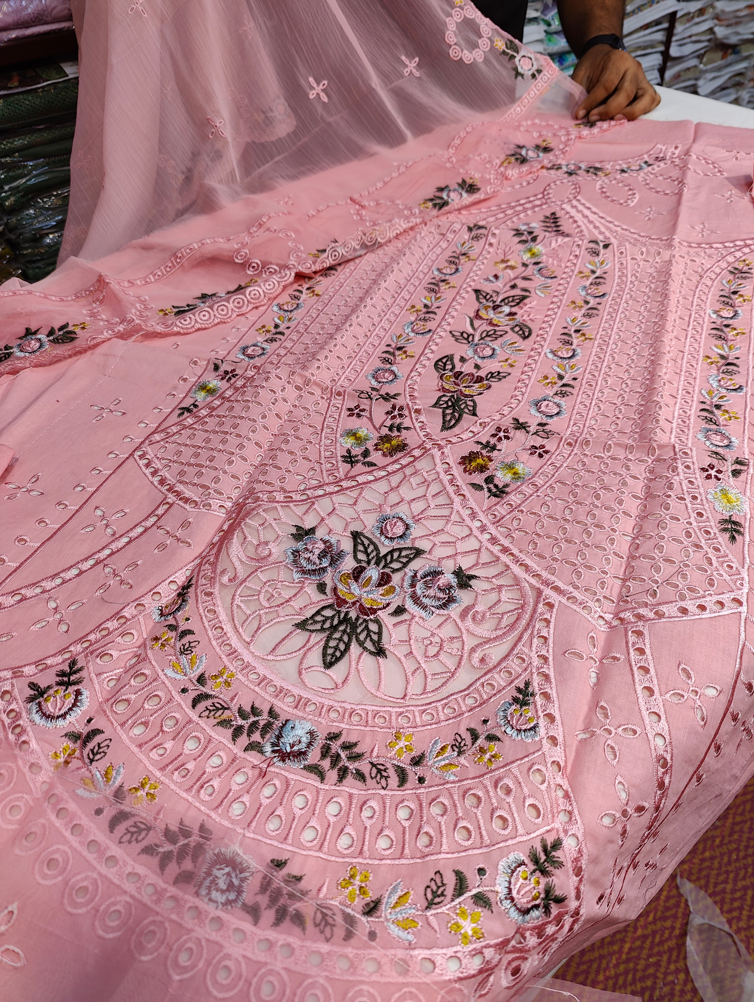 Gujrati chikunkari