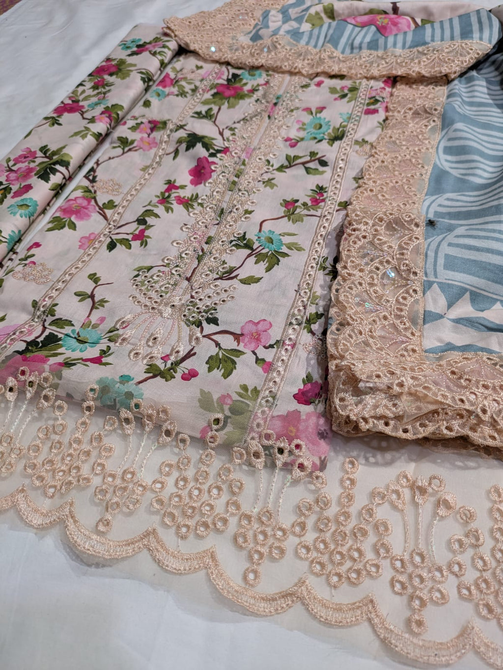 Iznik lawn dupatta